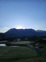 �Ƹ��ٿ� �������� ���鼭 Ƽ���ϴ� ���� ��