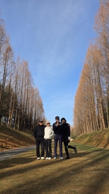 �ܿ��̶� �ƽ��׿� ���� �ͺ��� �;��...