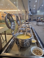 아침식사 뷔페음식이 예전보다 훨씬 업그레이드 되어 좋았고2인 노캐디로 처음 해봤는데...